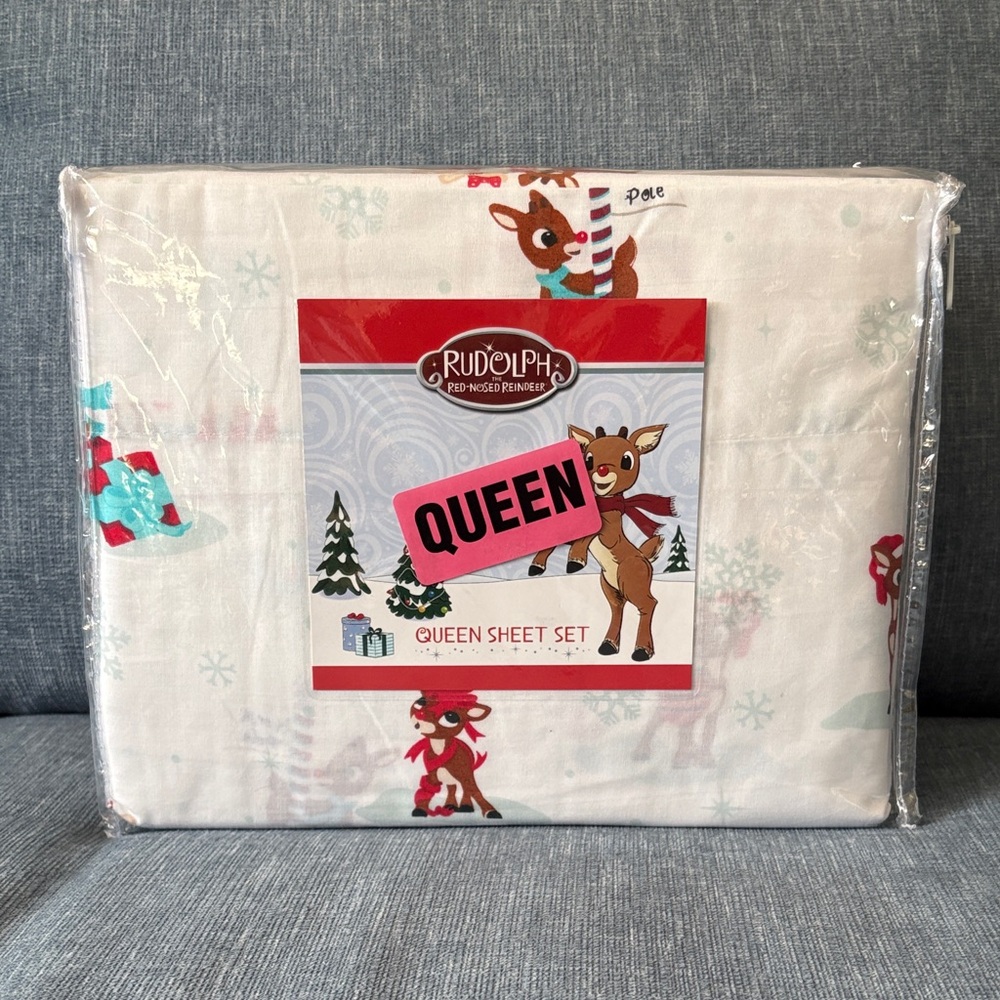 Rudolph Queen Sheet Set - Festive White and Red